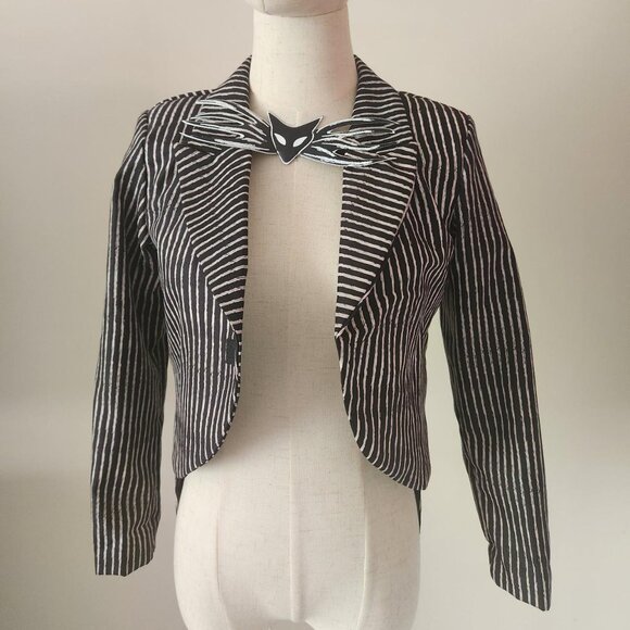 DISNEY Jack Skellington Pinstripe Jacket w/detachable Bat Tie. KIDS 9/10. - Picture 3 of 8